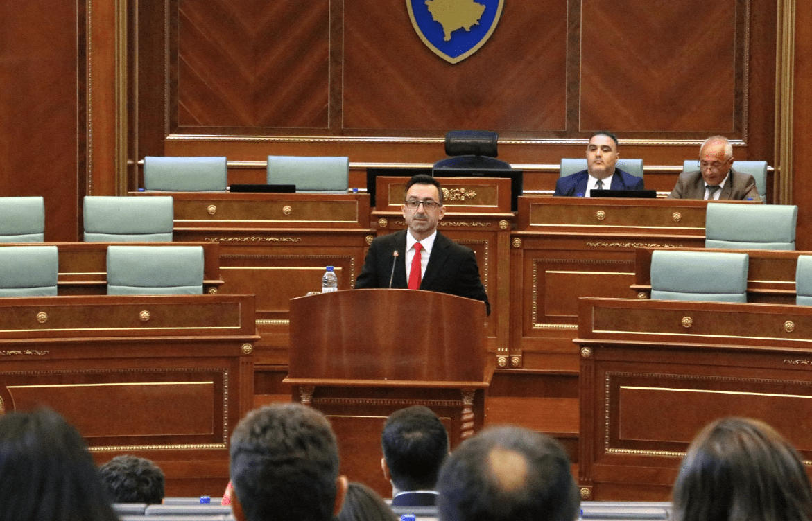 Në një studim të 2012, Dimal Basha e kishte quajtur UÇK-në “organizatë kriminale” të mbështetur nga banditët