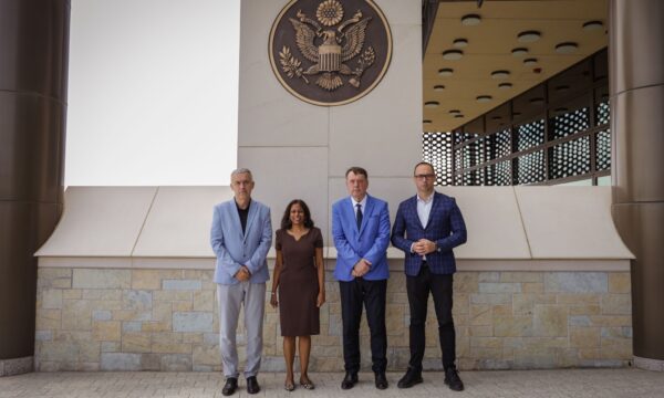 Prattipati takohet me përfaqësuesit e Listës Serbe