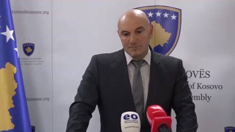 Deputeti Hoxha sulmohet bashkë me gruan dhe vajzën në Dragash