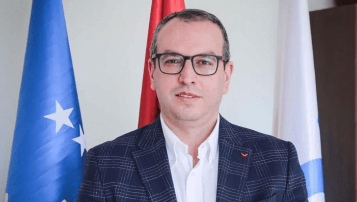Gjoshi ironizon me VV-në: PDK, LDK, AAK dhe gruaja e Rexhës