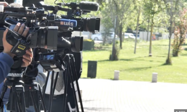 Shqipëri: Policia ndërhyn në ambientet e televizionit, shoqatat e medias ngrisin shqetësime