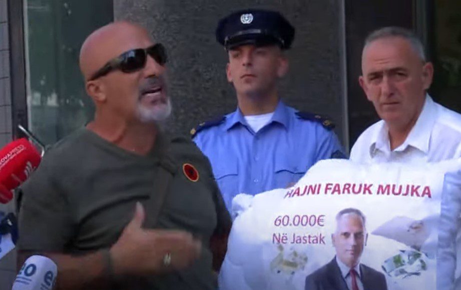 Veterani i UÇK-së: Më kanë larguar nga puna si ktyniher sistemi i shk*ve