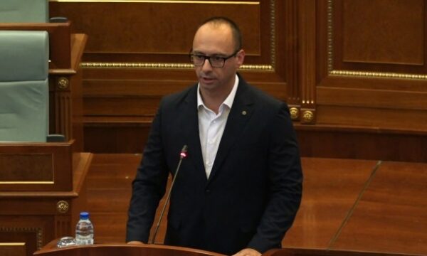 Vazhdon, Igor Simiq bie nga shorti për nënkryetar të Kuvendit