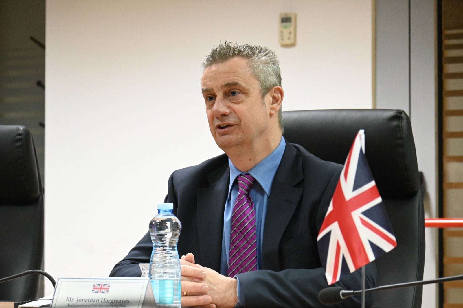 Ambasadori britanik mirëpret zgjedhjen e Kryetarit të Kuvendit, kërkon “shpejt edhe hapat tjerë”