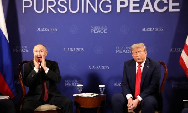 Fillon takimi mes Trump dhe Putin