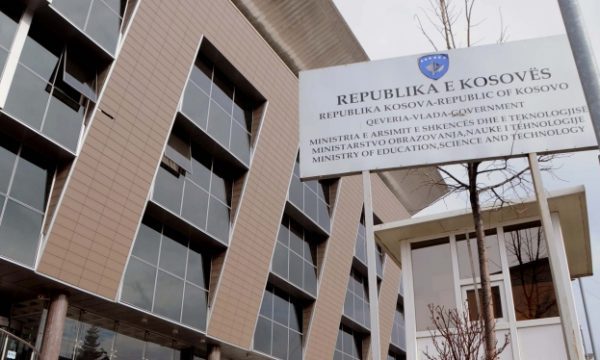 MASHTI del me njoftim të rëndësishëm për prindërit rreth teksteve shkollore
