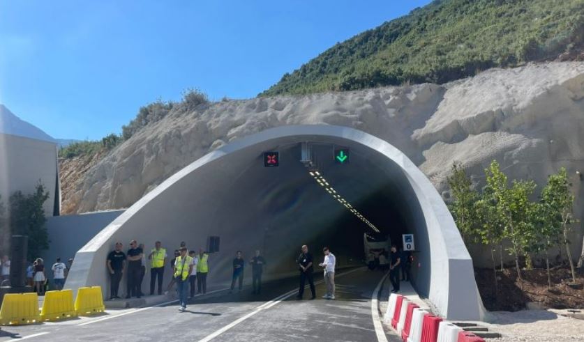 Nga 15 shtatori tuneli i Llogarasë kalohet me pagesë, 10 euro vajtje-ardhje