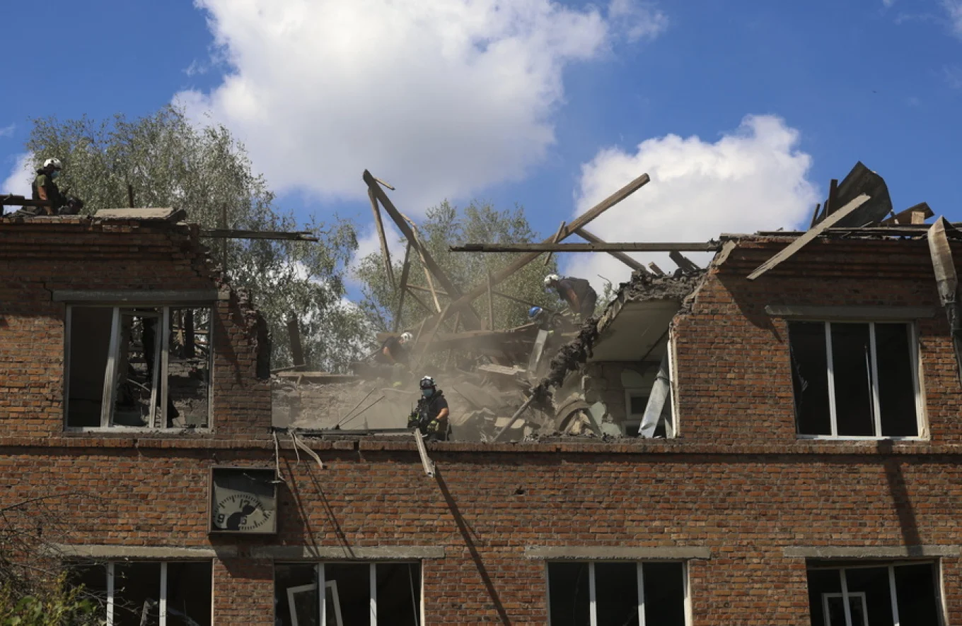Ukraina dhe Rusia shkëmbejnë sulme – Goditen shtëpi dhe depo nafte pranë Detit të Zi