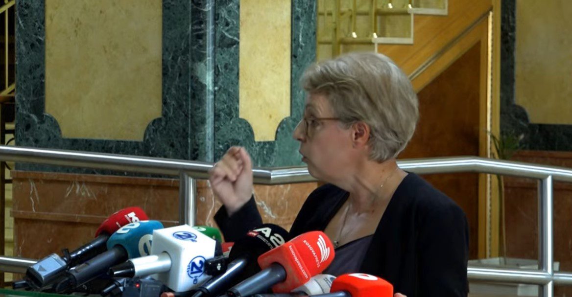 Gërvalla i ‘kapet’ gazetares: A je zëdhënëse e PDK-së