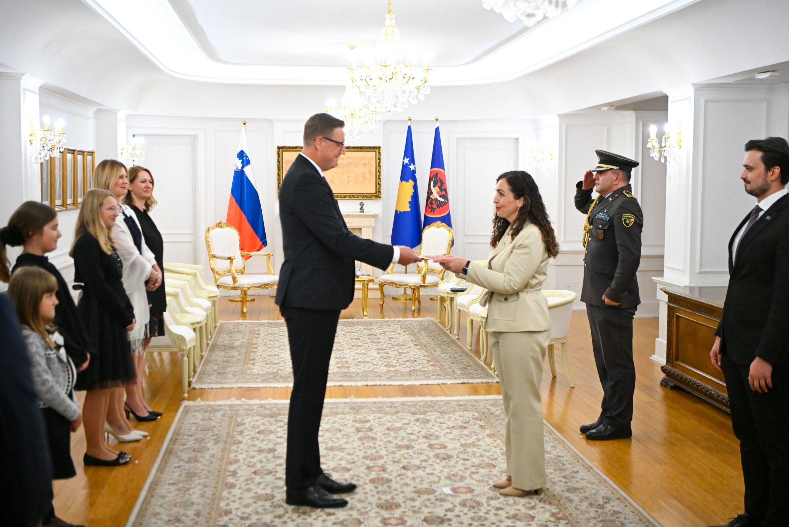 Osmani pranon letrat kredenciale të ambasadorit të ri slloven, e falënderon për mbështetjen ndaj Kosovës