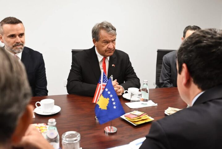 Kurti takon kongresistin amerikan George Latimer, diskutojnë për zhvillimet në Kosovë dhe rajon