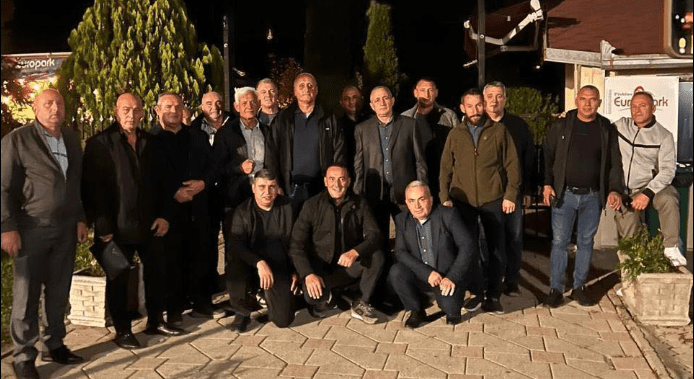Daut Haradinaj takon njerëz të fuqishëm të Lugut të Drinit, merr mbështetje për Zenun Elezajn e Klinës