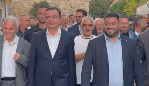 Kurti në Vushtrri, pritet me thirrjet “Hashim Thaçi”