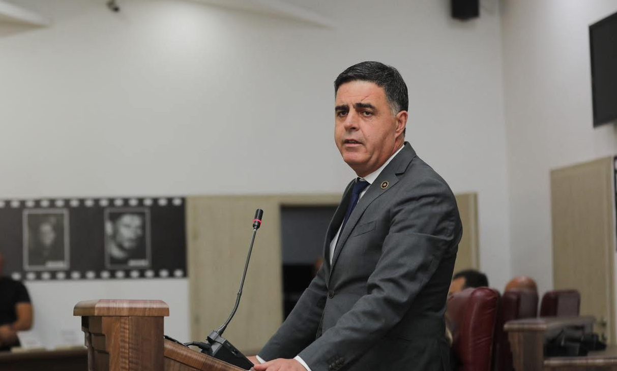 Kandidati i AAK-së për Gjilan shpalos plan-programin 4-vjeçar: Do të fokusohemi në transparencë, llogaridhënie e profesionalizëm