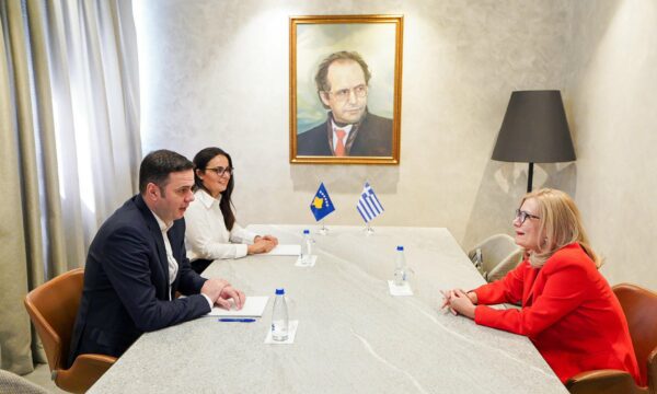 Detaje nga takimi i Abdixhikut me shefen e Zyrës greke