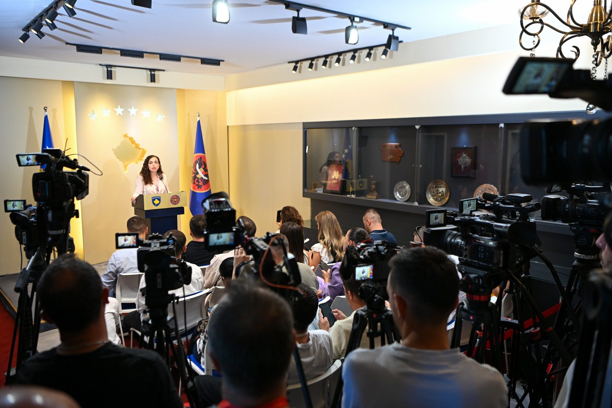 AGK i reagon Presidentes Osmani: Shantazh i hapur publik, të papranueshme dhe të rrezikshme