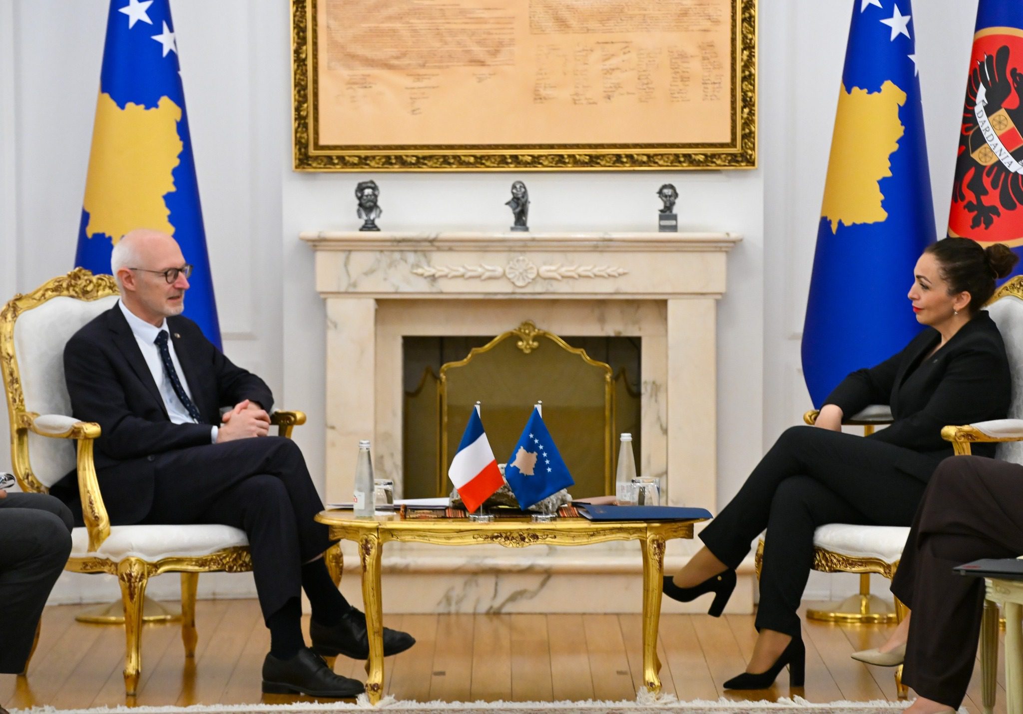 Osmani takohet me ambasadorin e Francës, ja se çfarë diskutuan ata