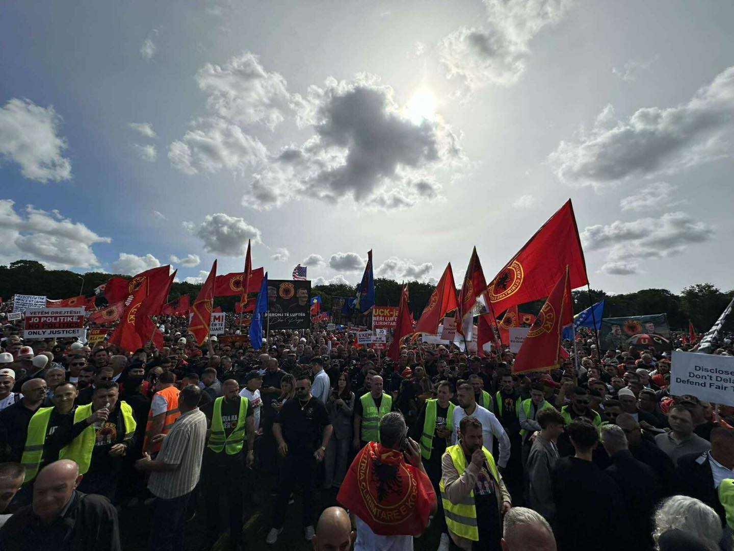 Përfundon protesta masive në Hagë