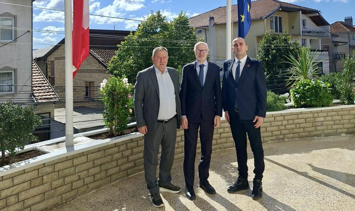 Përfaqësuesit e OVL-UÇK në takim me ambasadorin e Francës, ia shprehin shqetësimet për Gjykatën Speciale