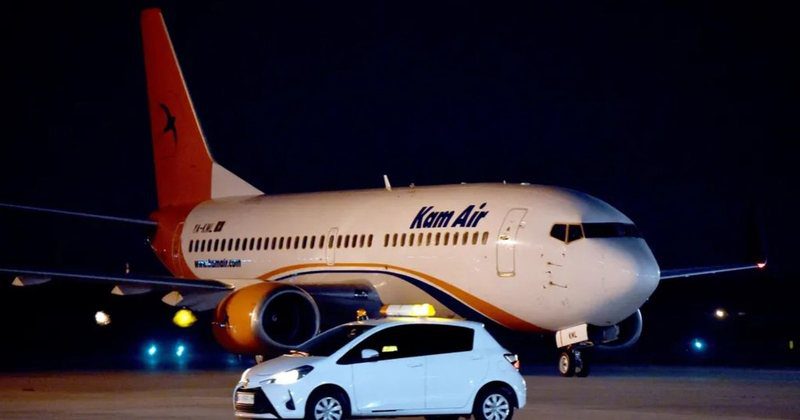 Tronditëse – 13-vjeçari fluturon nga Kabuli në Delhi në rrotën e avionit