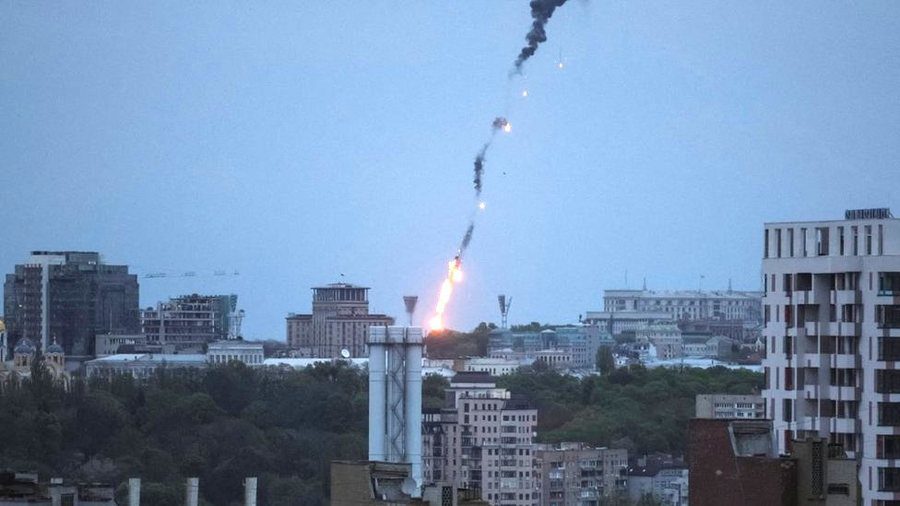 Ukraina godet me dron një rafineri nafte në Rusi