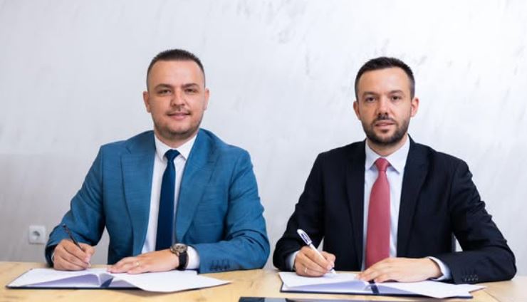 PDK dhe AKR nënshkruajnë marrëveshje koalicioni në Mitrovicë