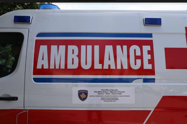Kaluan kufirin ilegalisht me autoambulancë, përfundojnë në polici vozitësi bashkë me pacientë