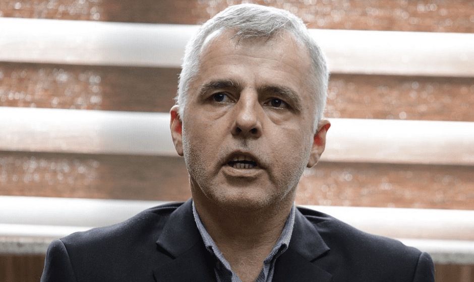 Klinaku del sot para gjykatës për kanosje ndaj Kurtit
