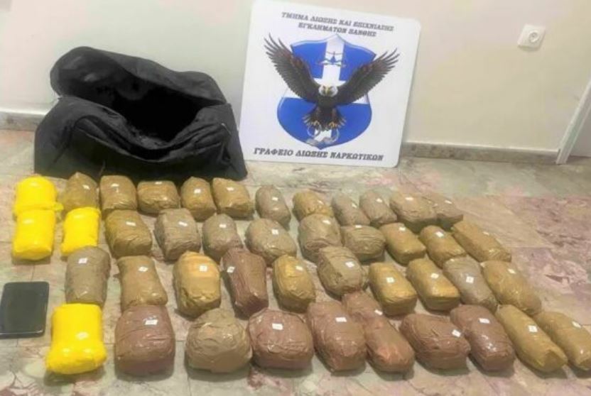 Arrestohet shqiptari në Greqi, kapet me 21.5 kg drogë
