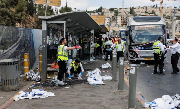 Shkon në gjashtë numri i viktimave nga të shtënat në një autobus në Jerusalem