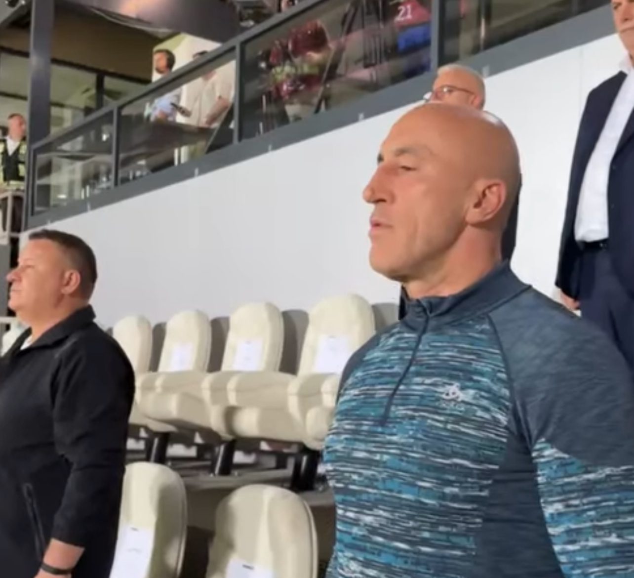 Haradinaj në “Fadil Vokrri”, përcjell nga afër përballjen Kosovë-Suedi