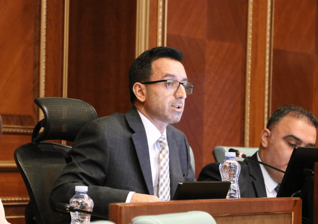 “E respektoj punën e secilit gazetar”, thotë Basha që njihet për sulm ndaj mediave