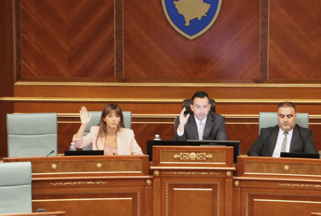 Nënkryetarja e Kuvendit sot del para gjykatës për gazin lotsjellës që e kishte hedhur në Kuvend