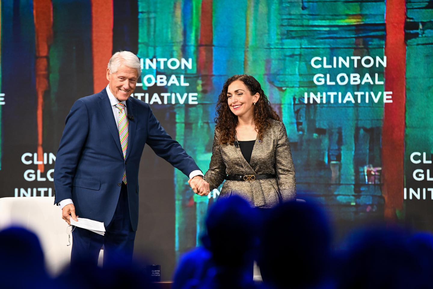 Osmani bashkë me Clintonin rrëfejnë për historinë e Kosovës nga çlirimi deri më sot