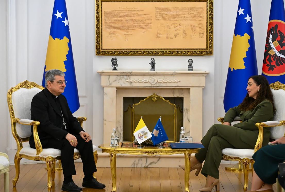 Vizita e parë e Nuncit Apostolik në Kosovë, Osmani thekson rëndësinë e marrëdhënieve me Vatikanin