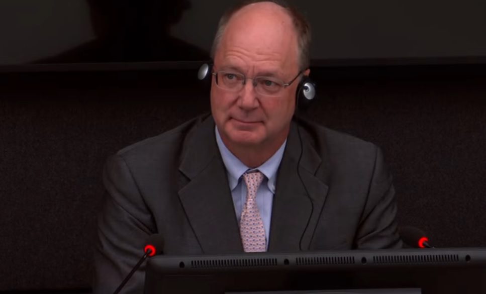 Williams: Masakra e Reçakut, arsyeja që kosovarët në Rambuje kërkuan ta përfshijë në juridiksion Tribunalin e ish-Jugosllavisë