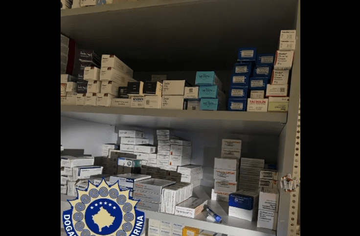 Dogana kap barna të kontrabanduara në barnatore dhe banesa private në Ferizaj: Ruheshin në kushte të mjerueshme