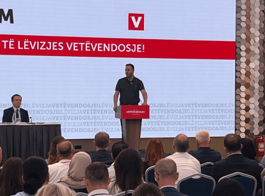 Konjufca: Kushtetuesja ose i çelë rrugë Kuvendit të vazhdojë, ose na çon në zgjedhje