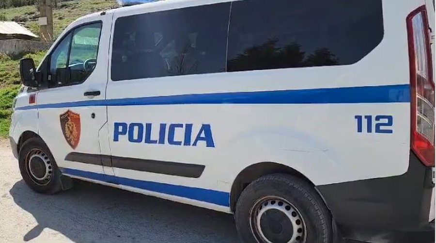 Policia me aksion në Korçë, shoqërohen 8 persona për shitje droge
