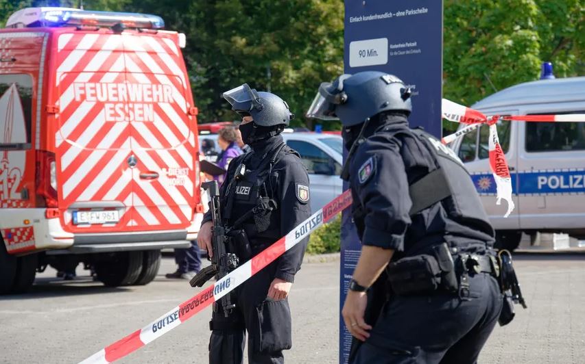 Policia qëllon me armë kosovarin që dyshohet se theri mësuesen në Gjermani