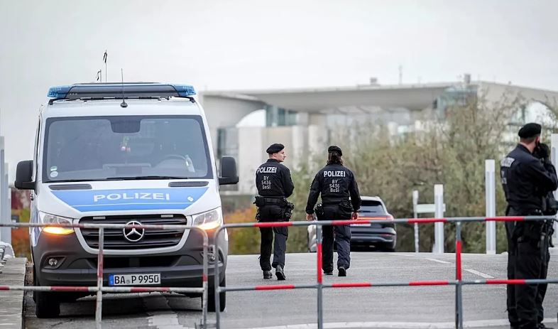 Berlin: Vetura përplaset aksidentalisht me turmën e njerëzve, disa të lënduar