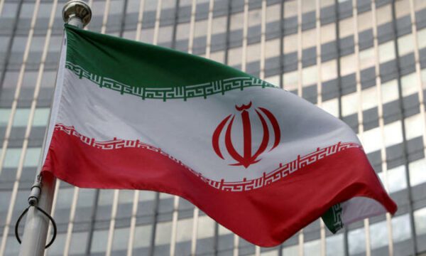 Pas sulmeve amerikane, Irani godet bazat e SHBA-së në Bahrejn dhe Kuvajt