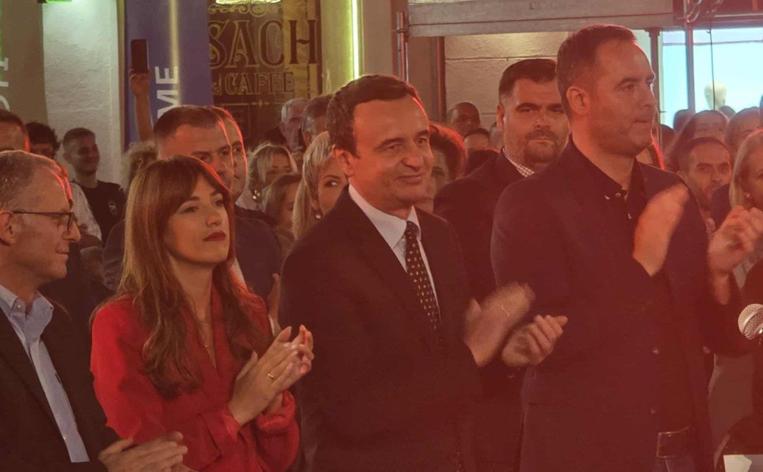 LVV nis zyrtarisht fushatën, Kurti pritet me duartrokitje