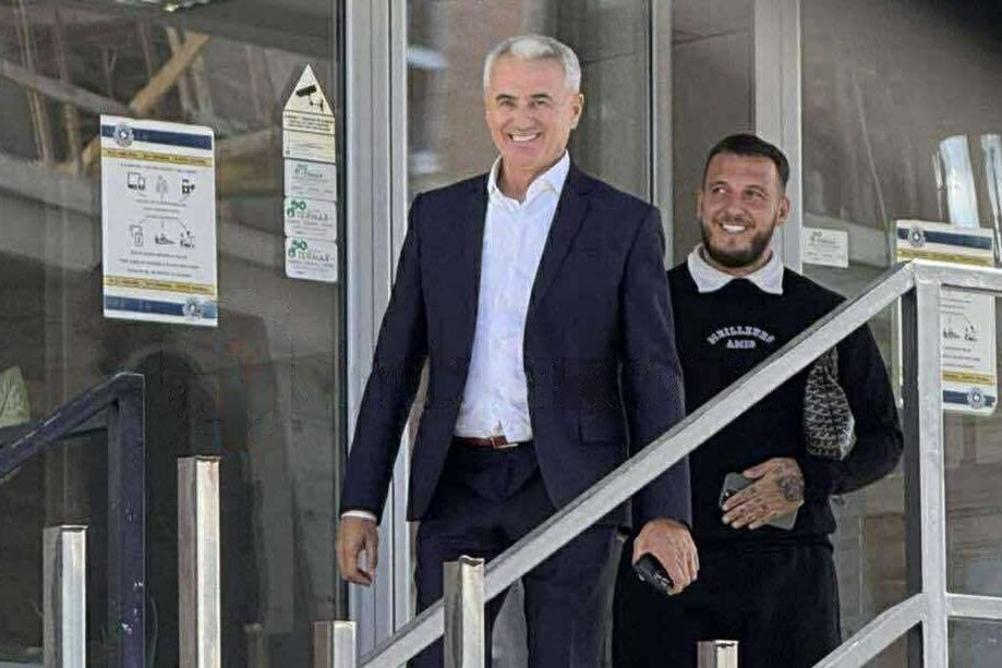 Mozzik del nga Dogana pas ndalimit: Jep llogari për orën milionëshe dhe borxhin prej 500 mijë euro ndaj shtetit