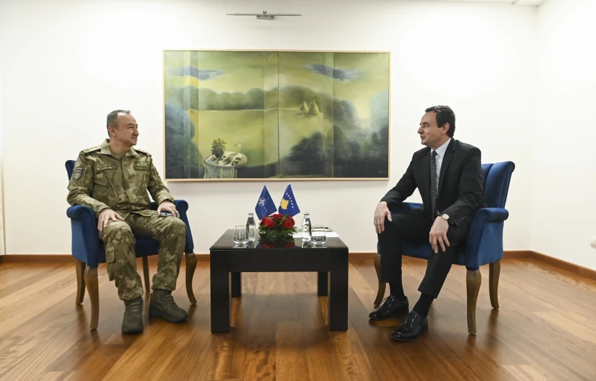 Kurti takon komandantin e KFOR-it, në fokus të bisedës situata e sigurisë në Kosovë