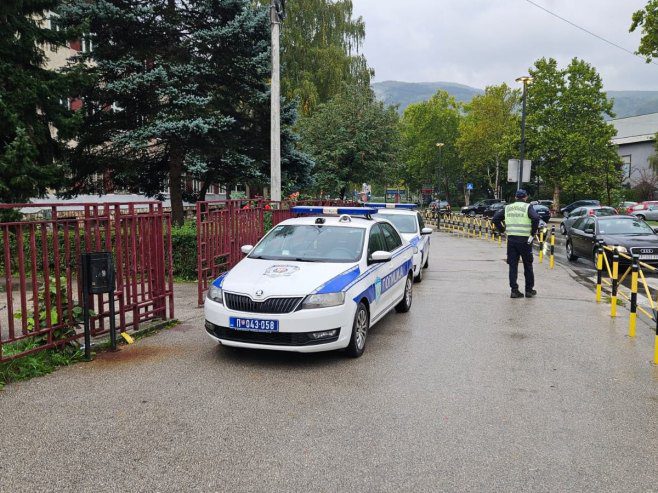 Alarm për bomba në 807 shkolla të Serbisë