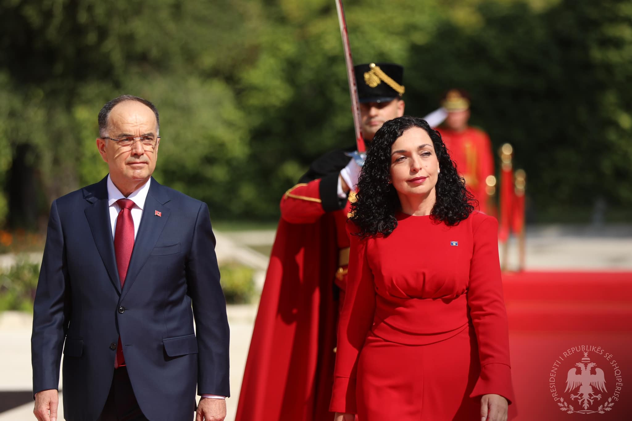 Osmani mbërrin në Durrës për Samitin e Bërdo-Brionit, pritet nga Begaj