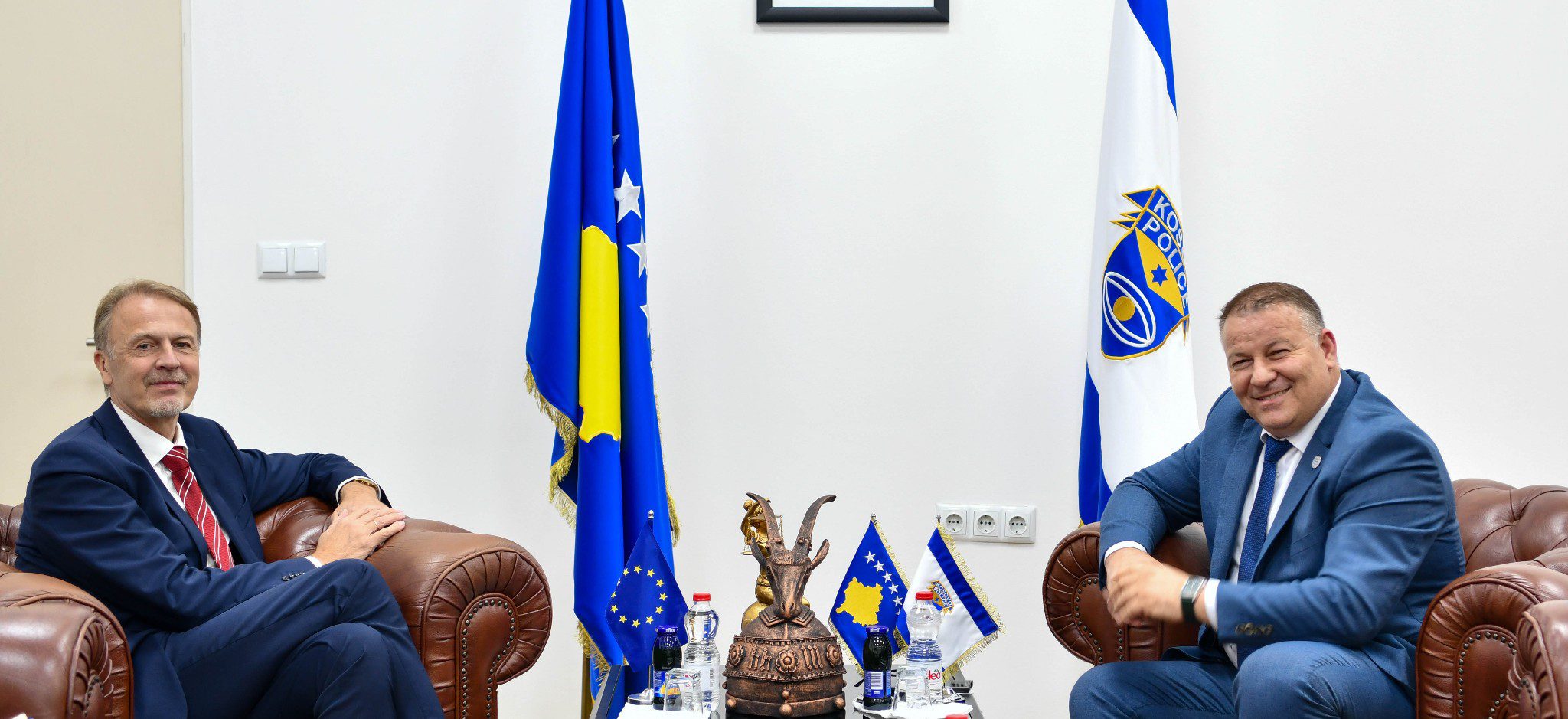 Ambasadori i BE-së takohet me drejtorin e Policisë, flasin për çështje të sigurisë dhe sfidat aktuale