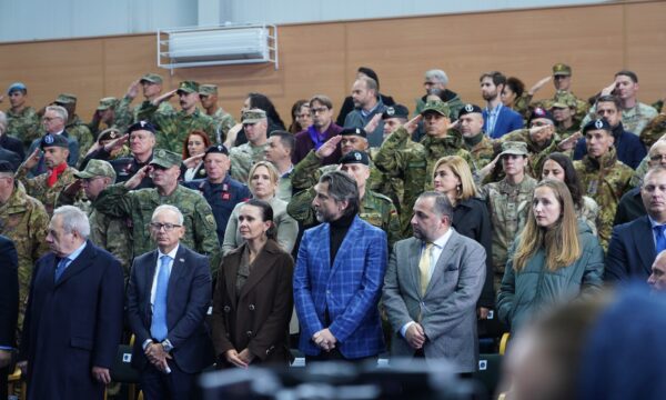 “Garancia për një të ardhme të qetë”: Rama merr pjesë në ceremoninë e ndërrimit të komandës së KFOR-it