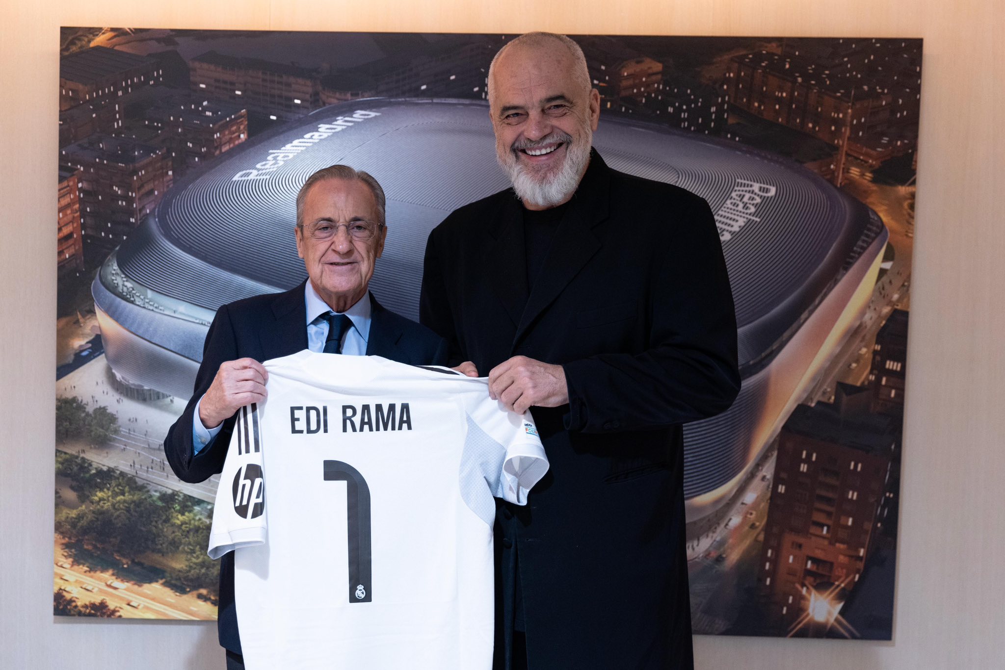Edi Rama pritet nga Florentino Perez në “Santiago Bernabeu”, flasin për sjelljen e akademisë së Real Madridit në Shqipëri